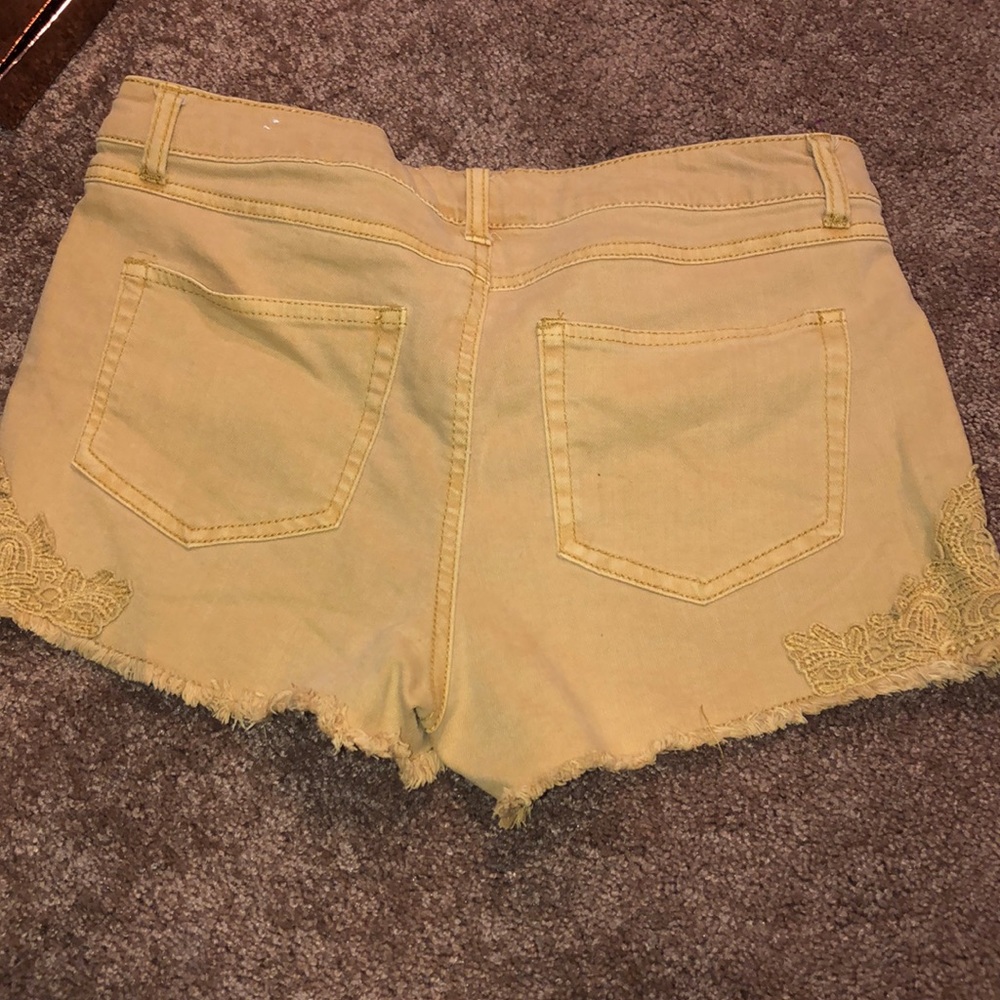 Yellow Rue 21 shorts - Picture 3 of 5